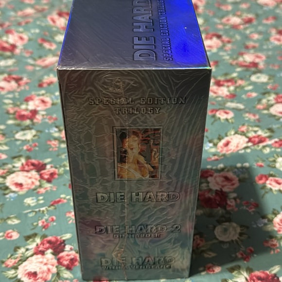 📼 DIE HARD _ SPECIAL EDITION TRILOGY Sealed, unopened VHS tapes. Movies 🍿 💫 - Picture 4 of 7